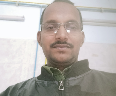 फादर्स डे के अवसर पर बाँदा रोटी बैंक टीम के द्वारा ग्राम कहला में जरूरतमंदों को किया गया बृहद कपड़ा,किताबें, जूते चप्पलों का वितरण