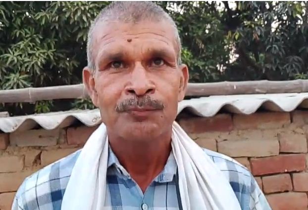 आबादी जमीन पर पहले से खड़ी हुई दीवार पर जबरन टीन शेड रखने मैं आमादा हुए दबंग