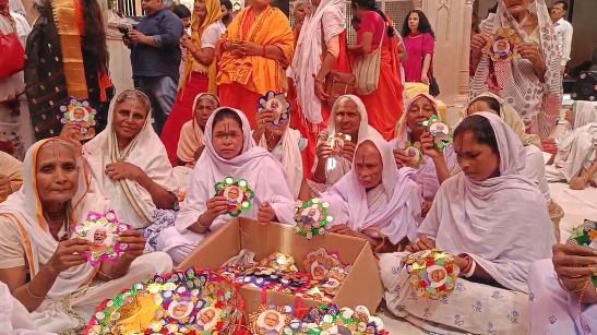 मथुरा धर्म की नगरी वृंदावन की निराश्रित विधवाएँ आज रक्षाबंधन पर प्रधानमंत्री मोदी को भेंट करेंगी