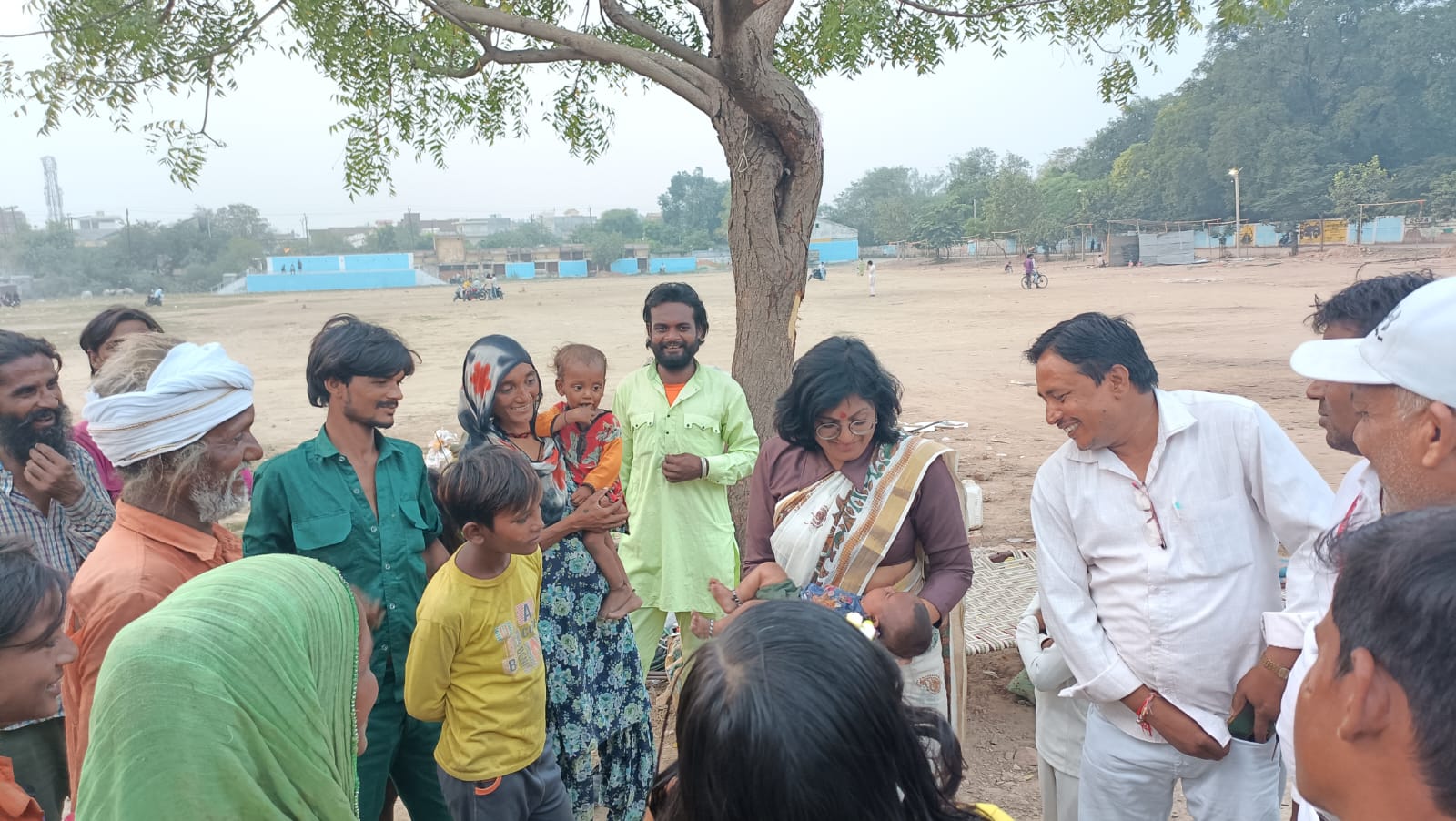 जीआईसी ग्राउंड के गरीबों को राहत-सुरक्षा का भरोसा दिया — शालिनी सिंह पटेल अमोद कुमार 