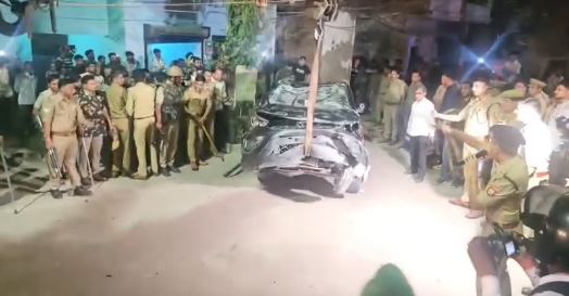 आगरा में तेज रफ्तार कार ने बाइक समेत सात लोगों को रौंदा, महिला सहित पांच की मौत