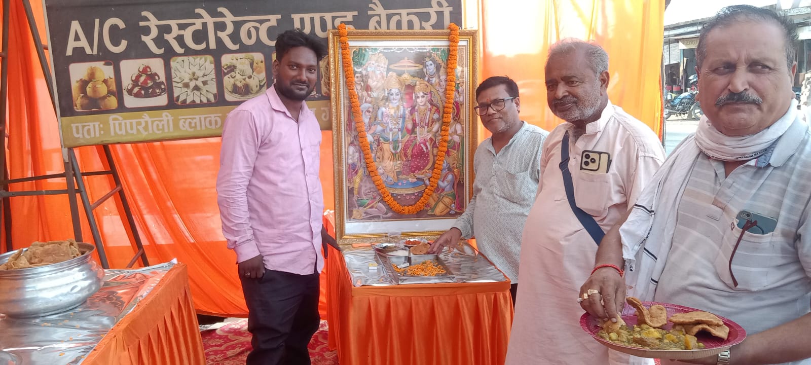 गीडा पिपरौली खुर्द में श्री बालाजी रेस्टोरेंट द्वारा भव्य भंडारा   भक्तों का उमड़ा सैलाब    