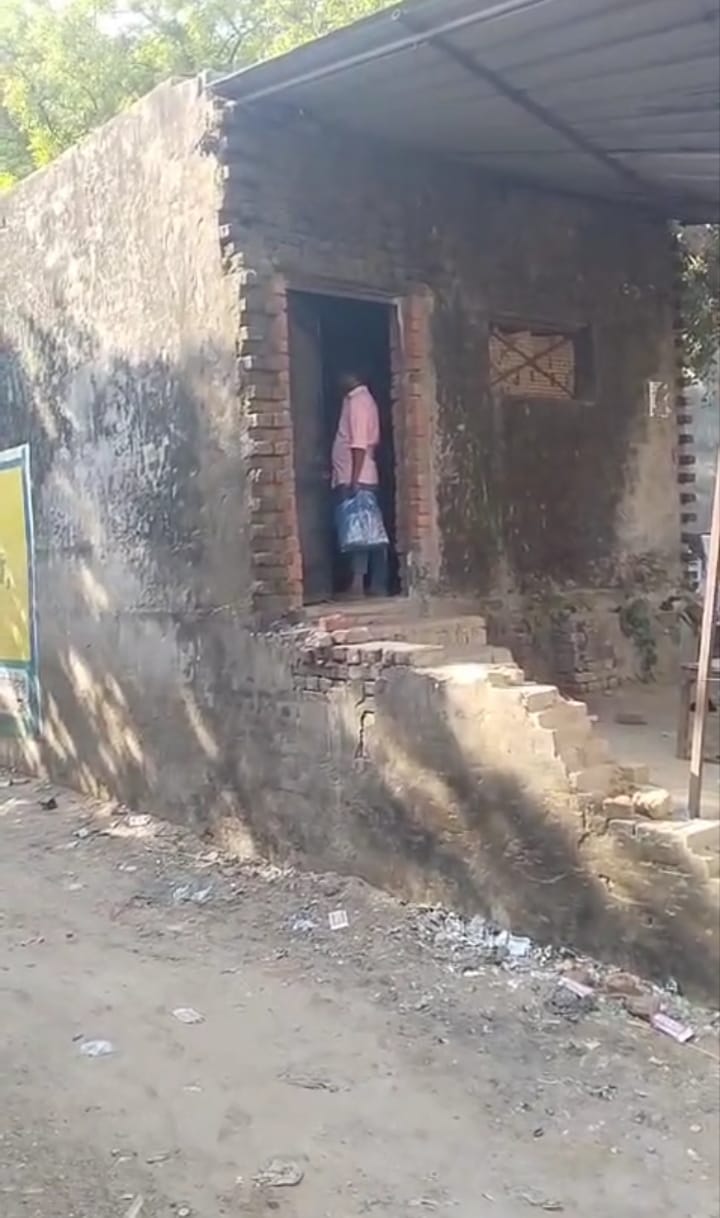 *बस्ती   सुबह 05 बजे से ही देशी शराब की दुकान रेहरवां पर खुले आम शराब बिकने का सिलसिला जारी  पूर्व में भी देसी 