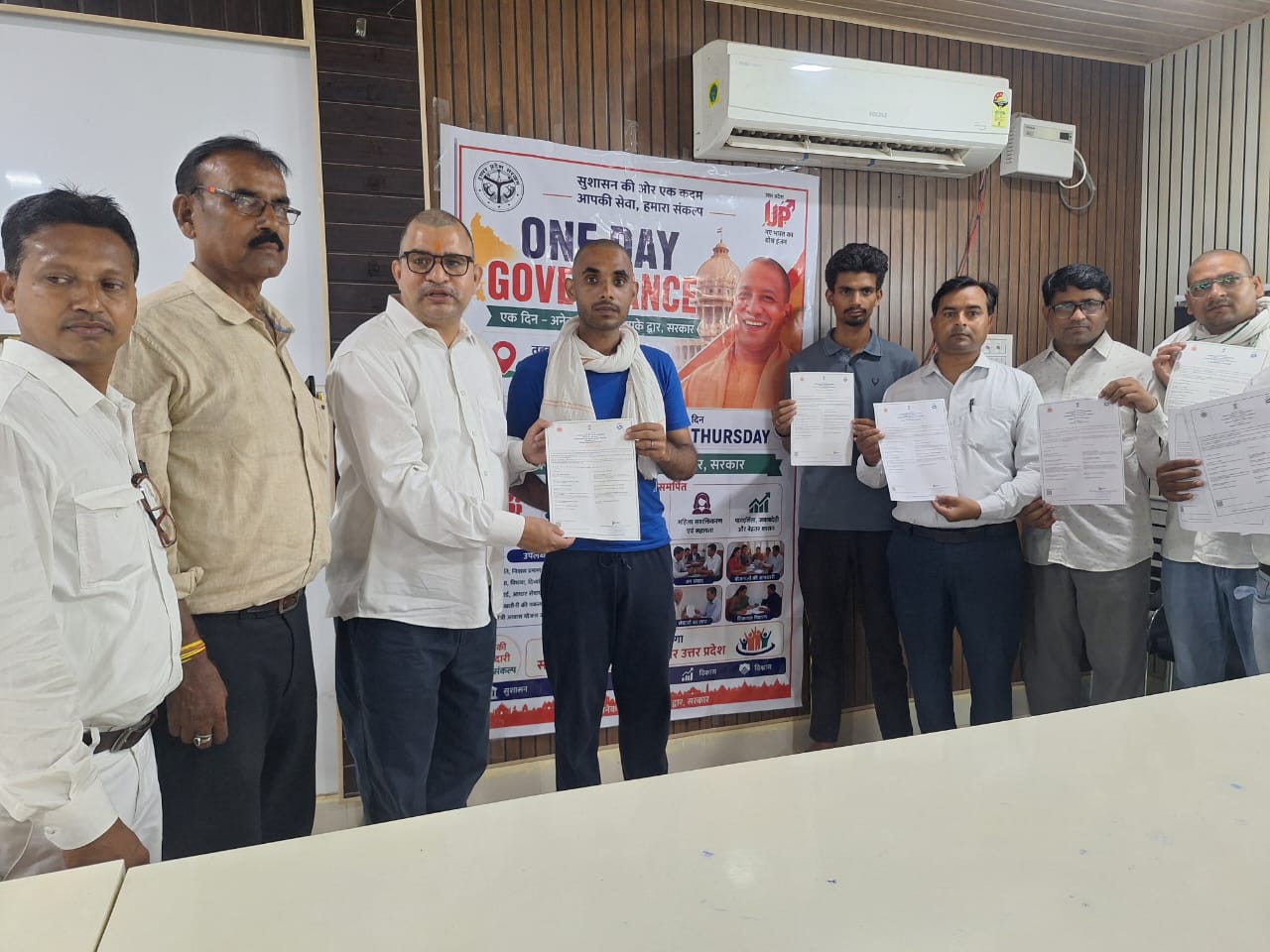 एक ही छत के नीचे मिले कई समाधान, 200 मरीजों की जांच, 32 लाभार्थियों को मिले प्रमाण पत्र व राशन कार्ड