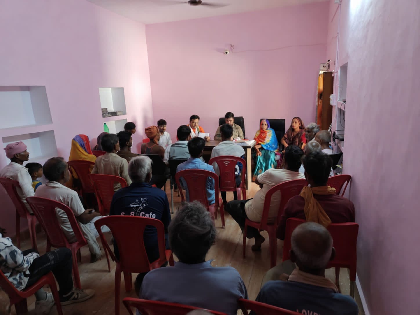 चित्रकूट। ग्राम पंचायत रुकमा बुजुर्ग स्थित पंचायत भवन, खांच में ग्राम पुस्तकालय के प्रभावी एवं सुचारु संचालन के उद्देश्य से आज एक महत्वपूर्ण बैठक का आयोजन किया 