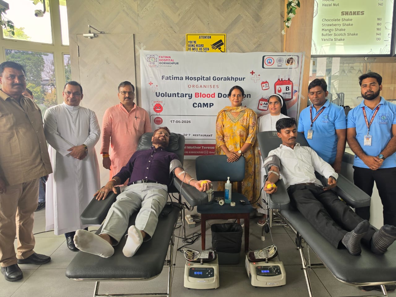 M.D आलोक अग्रवाल के नेतृत्व में और फातिमा हॉस्पिटल के समन्वय में आयोजित रक्त दान