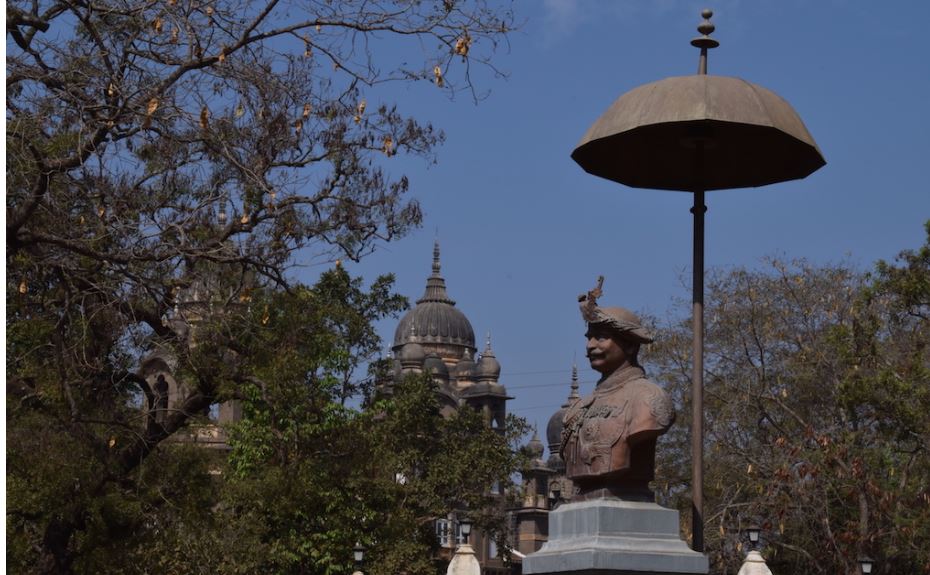 करीब 115 साल पहले देश में 50% आरक्षण की व्यवस्था लागू करने वाले शाहू जी महाराज कुर्मी (पिछड़ी जाति) के थे। उन्होंने ब्राह्मणवादी वर्चस्व को तोड़ने के लिए कई अहम
