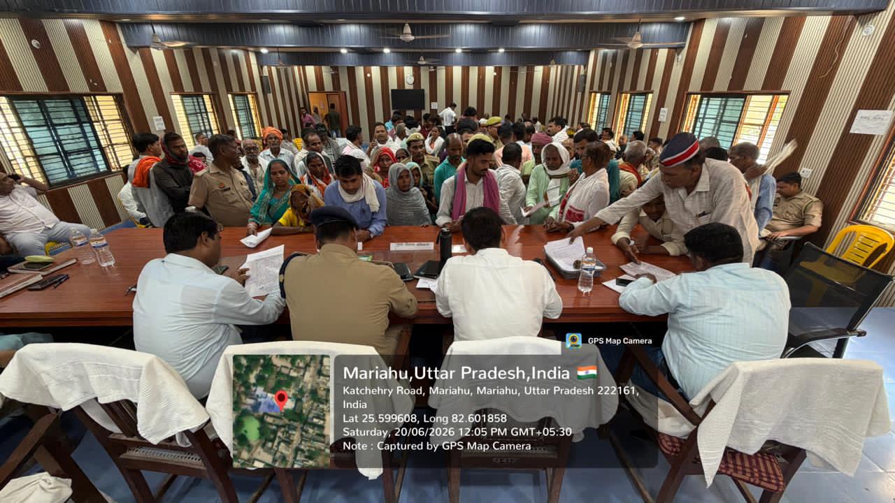 जौनपुर /मड़ियाहूं      तहसील सभागार में उप जिलाधिकारी मड़ियाहूं की  अध्यक्षता में सम्पूर्ण समाधान का आयोजित किया गया।        सम्पूर्ण समाधान