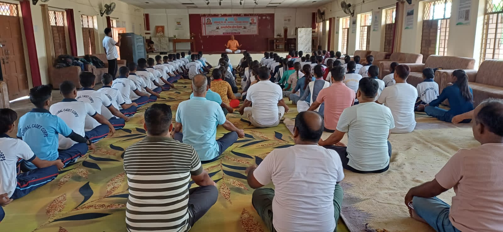 मडियाहू पीजी कॉलेज परिसर में संपन्न हुआ अंतर्राष्ट्रीय योग कार्यक्रम
