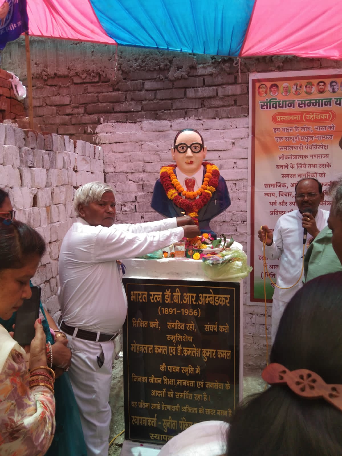 कानपुर नगर थाना पनकी के अंतर्गत ग्राम पनका बहादुर नगर पोस्ट भौती कानपुर नगर मे आयोजित बाबा साहब डॉ भीमराव अम्बेडकर जी की प्रतिमा का अनावरण किया गया है.