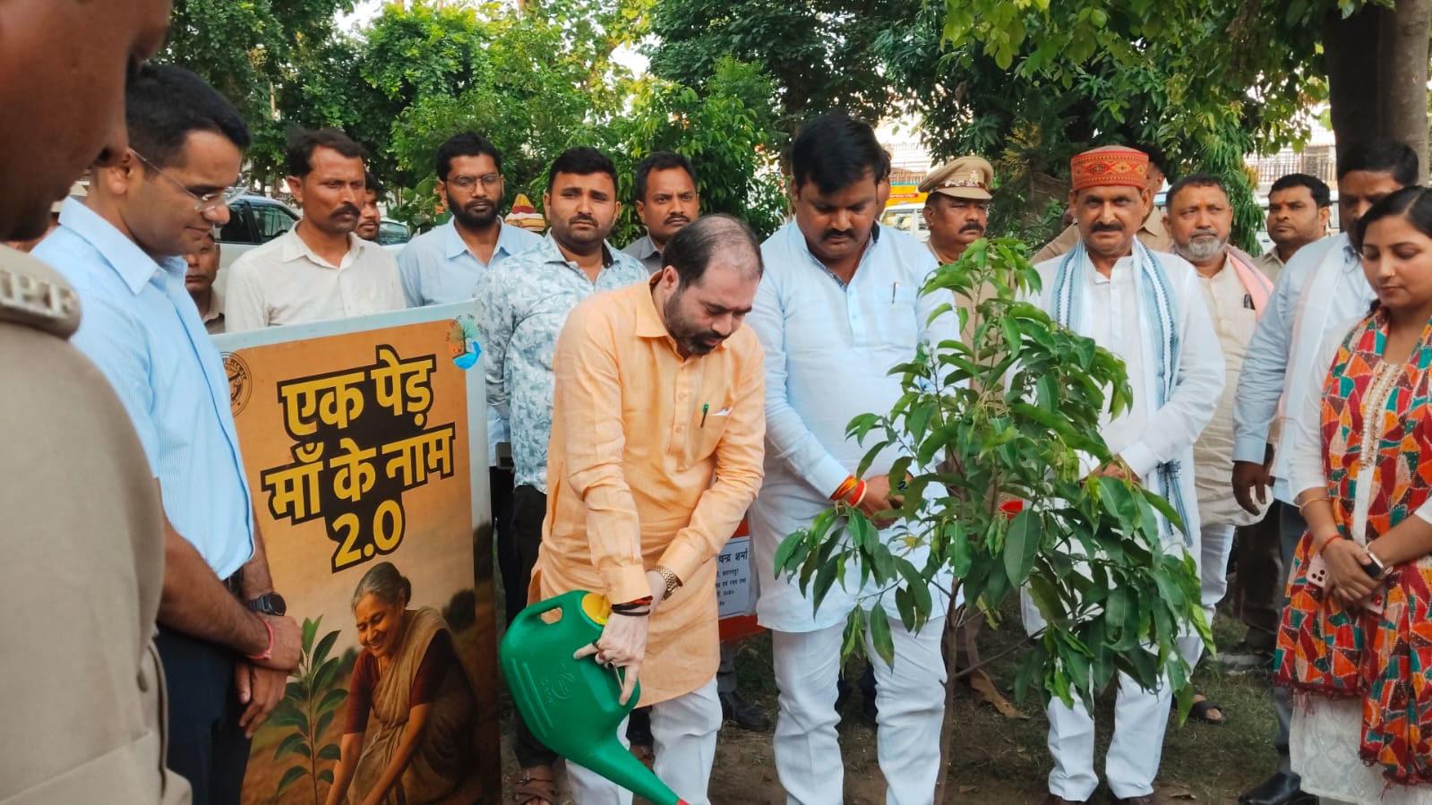  ????प्रभारी मंत्री श्री सतीश चंद्र शर्मा जी ने विकास कार्यों की समीक्षा कर दिए आवश्यक दिशा-निर्देश