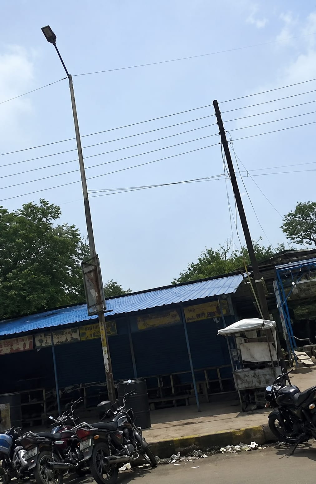 अतिक्रमण हटाओ अभियान के महज 2 महीने बाद दुकानदारों ने किया अतिक्रमण