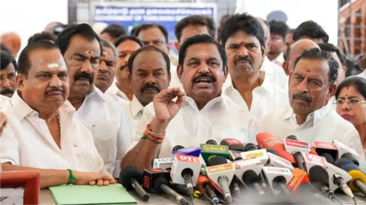 तमिलनाडु में ढीले पड़े AIADMK के तेवर, बागी नेताओं पर नरमी, EPS ने खास टीम में दी जगह
