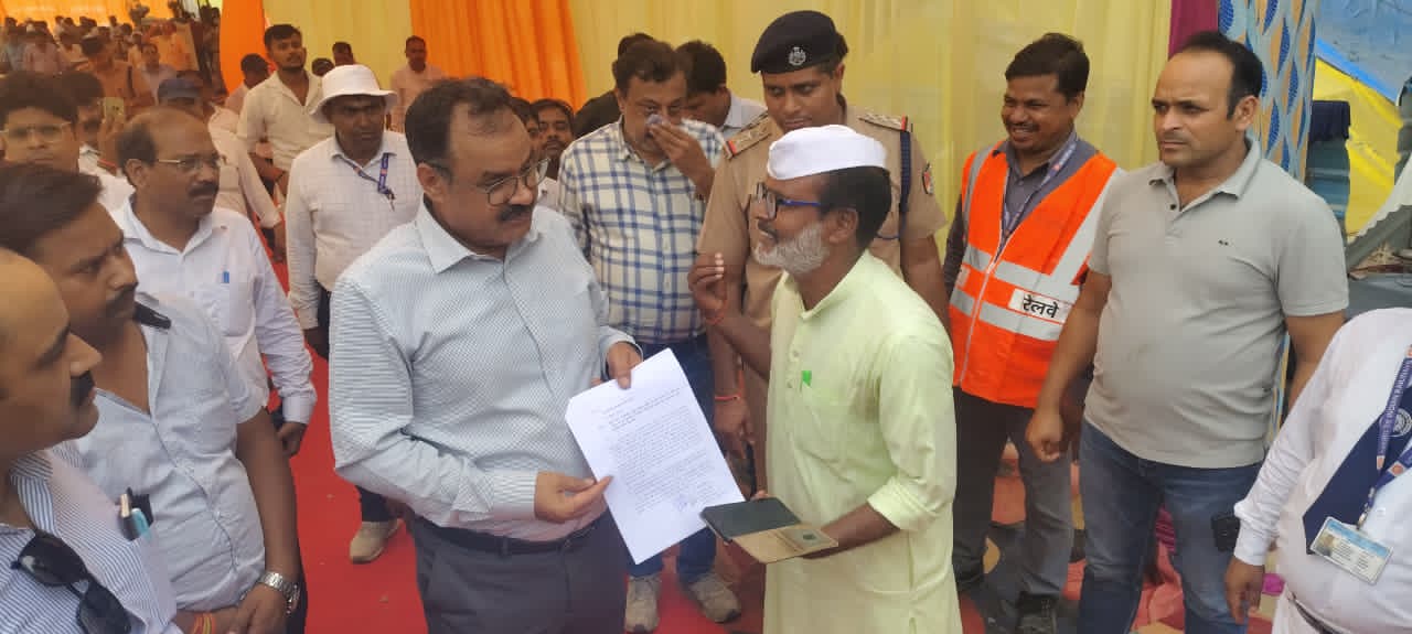 जौनपुर  रेल दोहरीकरण परियोजना के उद्घाटन के अवसर पर पहुंचे रेल संरक्षा आयुक्त (CRS) को समाजसेवी जज सिंह अन्ना ने जनहित