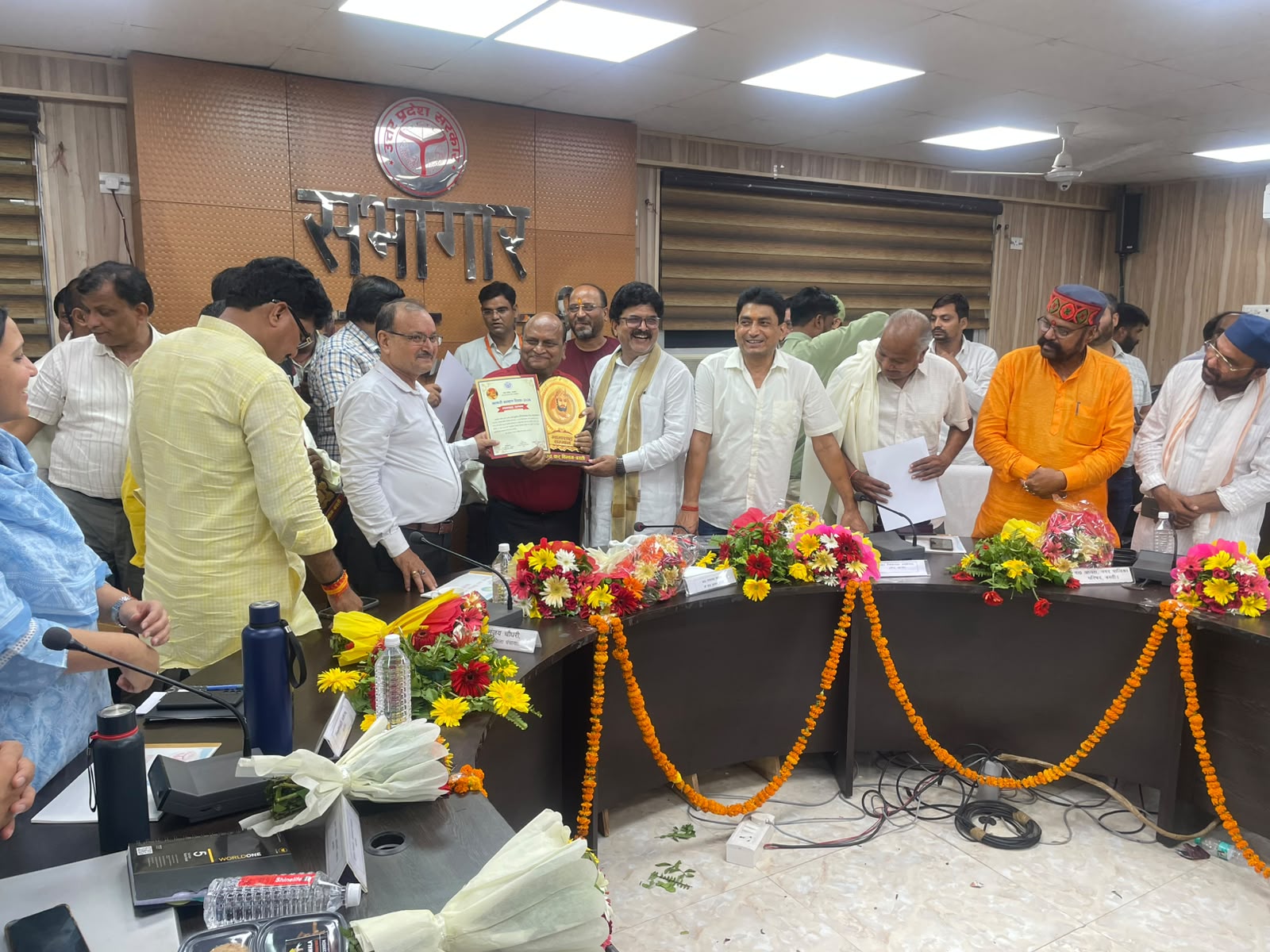 जनपद बस्ती के कलेक्ट्रेट सभागार मे जिला प्रशासन एवं राज्य कर विभाग द्वारा आयोजित दानवीर भामाशाह जी के जयंती के अवसर पर   # व्यापारी 