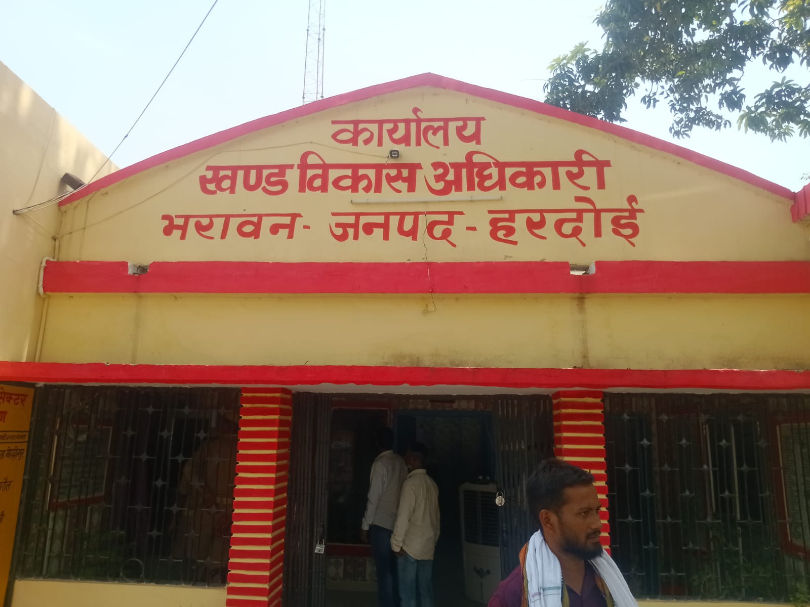 हरदोई,  ब्लाक भरावन सभागार में क्षेत्र पंचायत की बैठक की गई   क्षेत्र पंचायत की बैठक की 