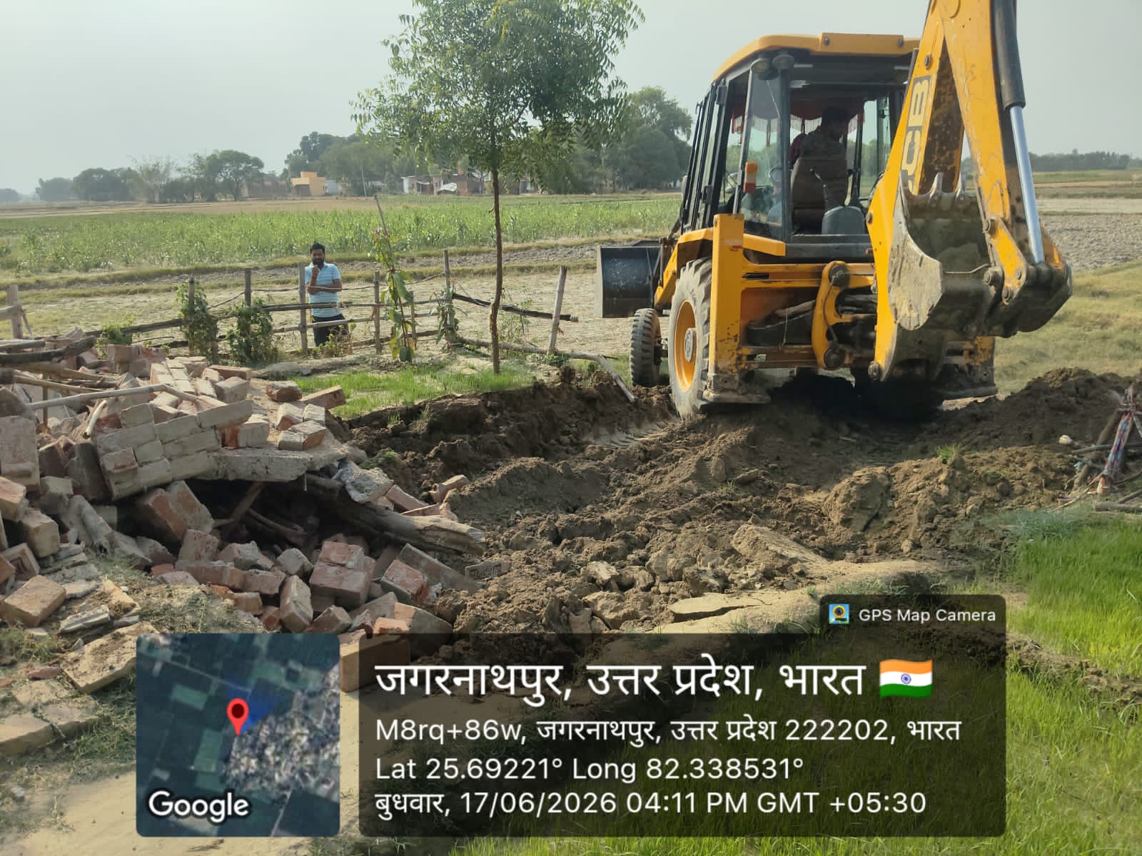 जौनपुर   तहसील क्षेत्र के बरईपार क्षेत्र अंतर्गत ग्राम बटनहित परगना घिसुआ में बुधवार को राजस्व एवं पुलिस टीम की संयुक्त कार्रवाई में गड्ढा भूमि