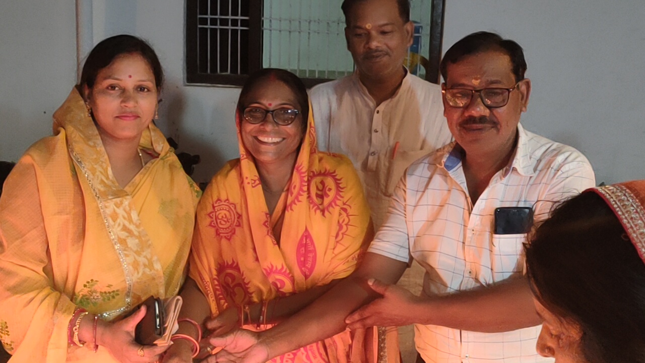 जौनपुर जनपद के मड़ियाहूं नगर के श्री राम जानकी मंदिर परिसर में बुधवार को गायत्री जयंती पर्व पर एक कुण्डीय यज्ञ का आयोजन किया गया।  बताते चलें कि