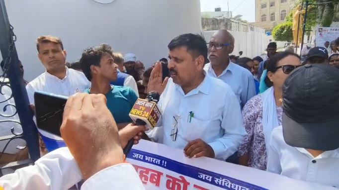 लखनऊ में डॉ. अंबेडकर महासभा पहुंचे राजेश कुमार सिद्धार्थ, मुख्यमंत्री, गृहमंत्री और प्रधानमंत्री के नाम सौंपा ज्ञापन