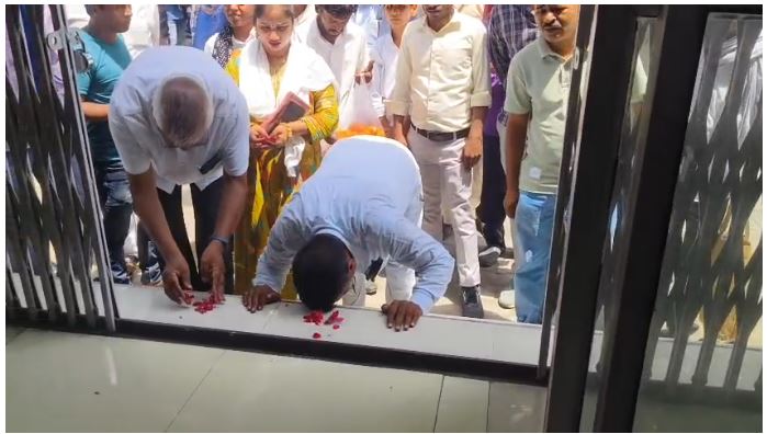  डॉ. अंबेडकर संवैधानिक महासंघ के राष्ट्रीय अध्यक्ष राजेश कुमार सिद्धार्थ के नेतृत्व में  हजारों कार्यकर्ता एवं समर्थक डॉ. अंबेडकर महासभा पहुंचे