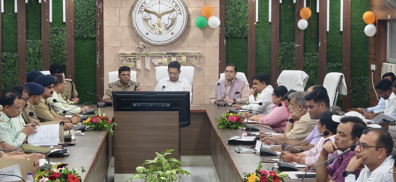 जौनपुर एवं वरिष्ठ पुलिस अधीक्षक जौनपुर द्वारा आगामी आरक्षी नागरिक पुलिस/समकक्ष पदों पर सीधी भर्ती-2025 की लिखित परीक्षा को सकुशल, निष्पक्ष एवं पारदर्शी ढंग से स