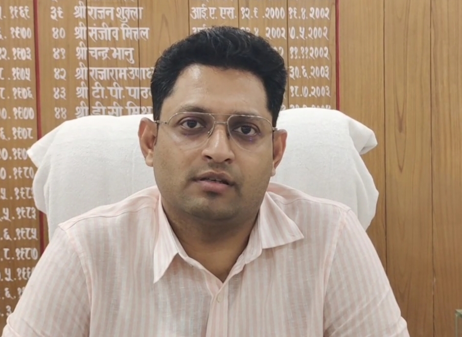 जौनपुर।* जिले में भूमि सीमांकन को अधिक सटीक, पारदर्शी और विवादरहित बनाने की दिशा में बड़ा कदम उठाया गया है। बुधवार को कलेक्ट्रेट सभागार में जिलाधिकारी सैमुअल