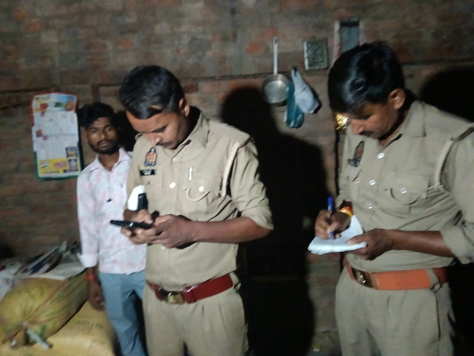 कानपुर देहात  सूने पड़े घर को चोरों ने बनाया निशाना, 50 हजार नकद व करीब एक लाख रुपये के चांदी के आभूषण चोरी