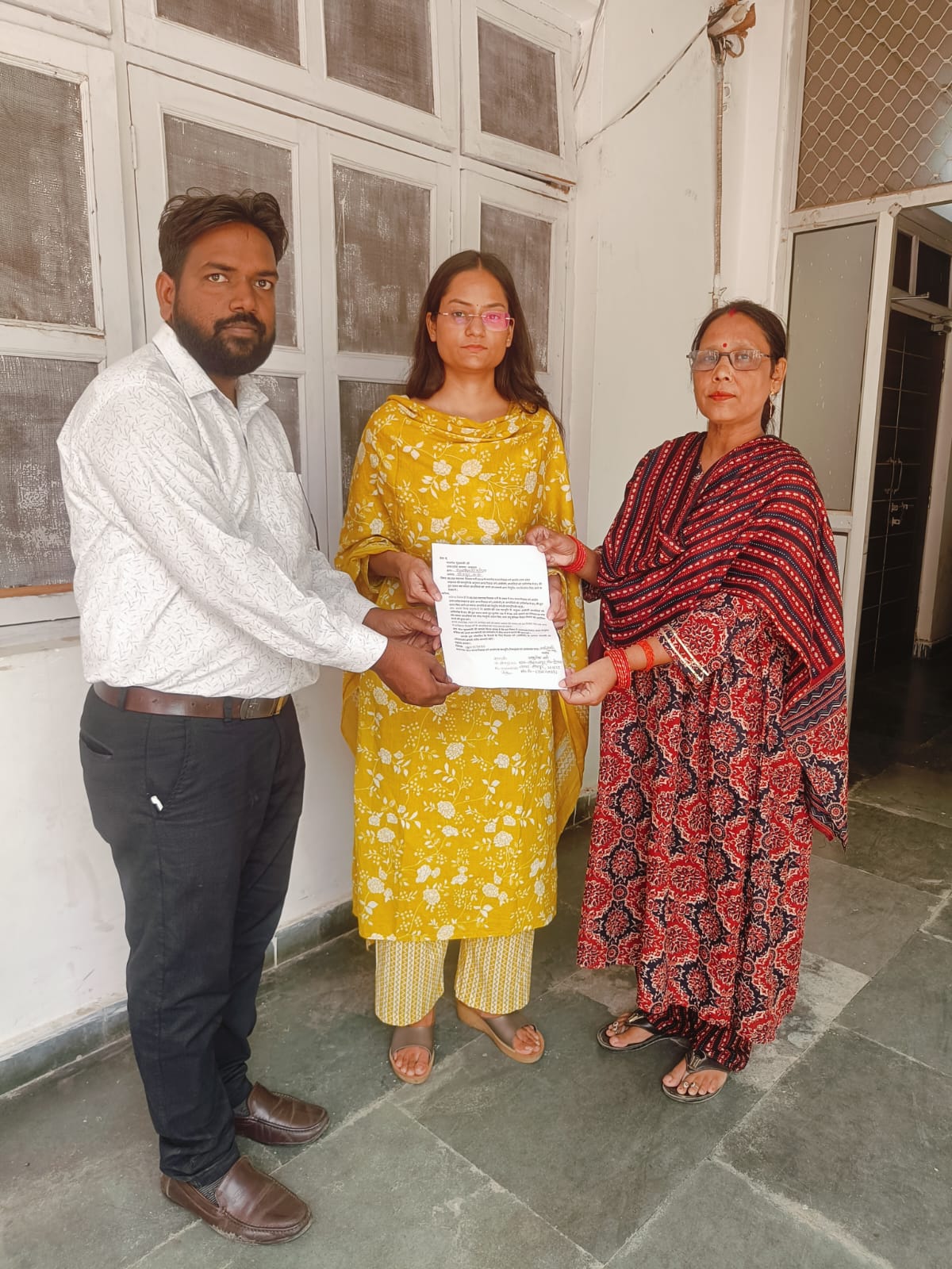 68500 शिक्षक भर्ती: ओबीसी अभ्यर्थियों ने खोला मोर्चा, नियुक्ति की मांग को लेकर सौंपा ज्ञापन