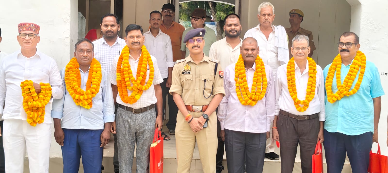 जौनपुर।* पुलिस लाइन स्थित सभागार में मंगलवार को सेवानिवृत्ति समारोह का आयोजन किया गया। वरिष्ठ पुलिस अधीक्षक के