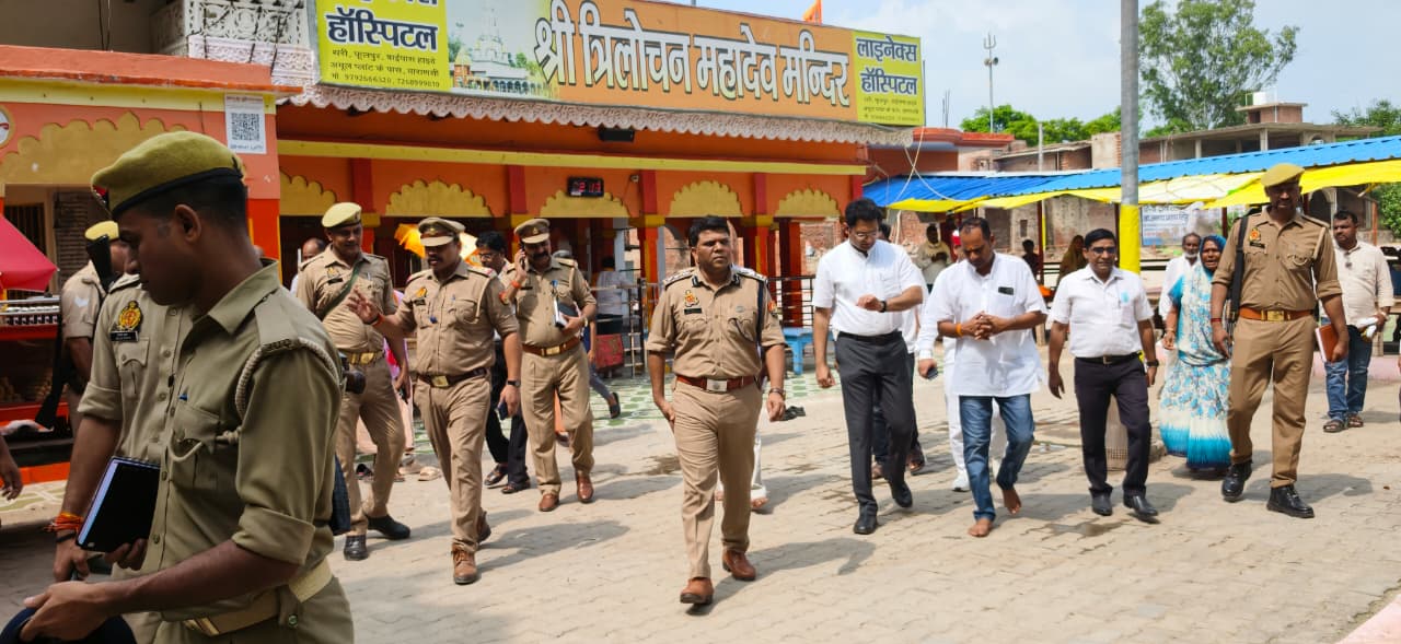 जौनपुर।* सावन माह और कांवड़ यात्रा को लेकर जिला प्रशासन पूरी तरह सतर्क है। शुक्रवार को जिलाधिकारी सैमुअल पॉल एन. और वरिष्ठ पुलिस अधीक्षक कुंवर अनुपम सिंह 