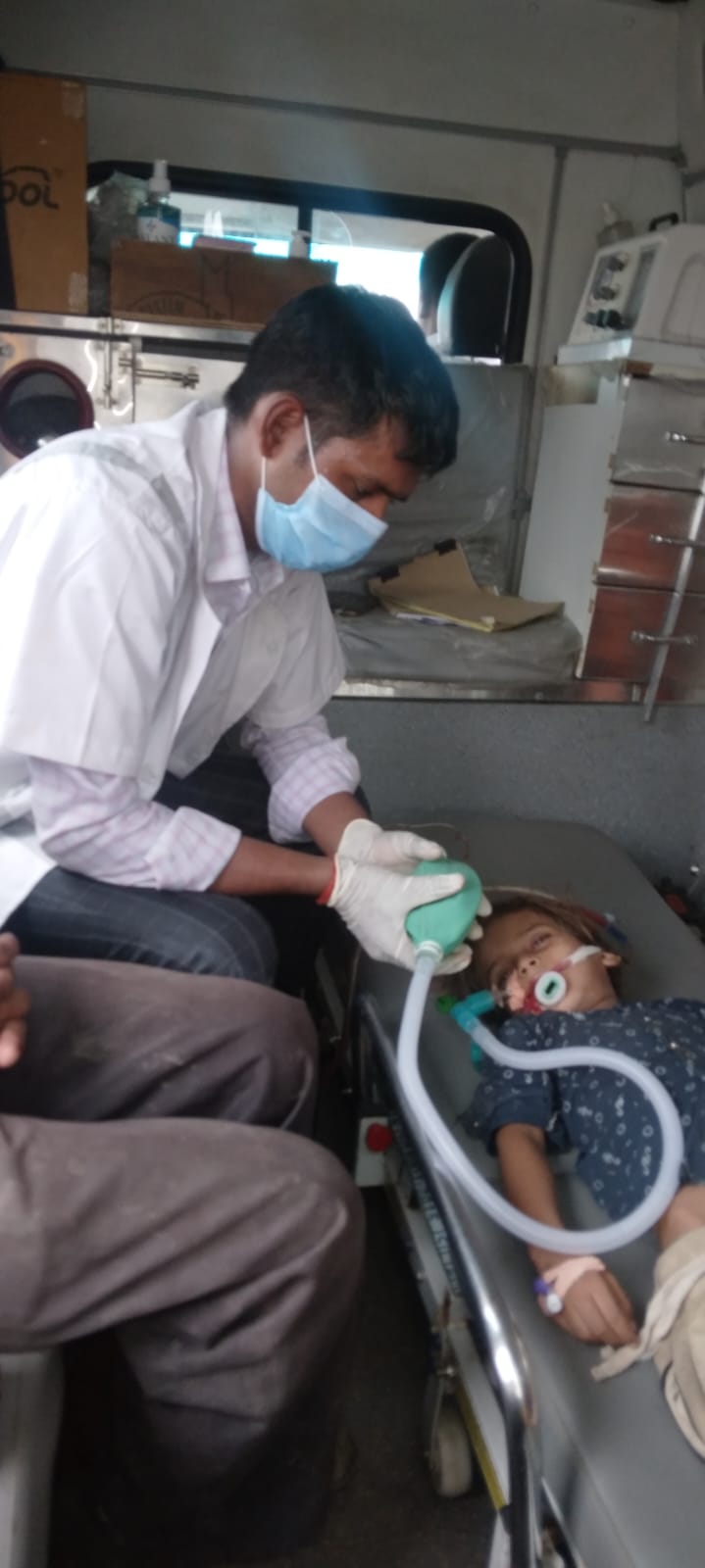 फतेहपुर के मेडिकल कॉलेज से एक छह वर्षीय गंभीर रूप से बीमार बालक को उन्नत चिकित्सा सुविधा उपलब्ध कराने के लिए कानपुर स्थित एलएलआर (हैलेट) अस्पताल रेफर किया गया। 