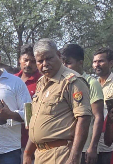 मड़ियाहूं थाने का दरोगा रिश्वत लेते रंगे हाथ गिरफ्तार          मुकदमे में नाम बढ़ाने के एवज में मांगी थी घूस, भ्रष्टाचार निवारण संगठन वाराणसी की टीम ने की कार्र