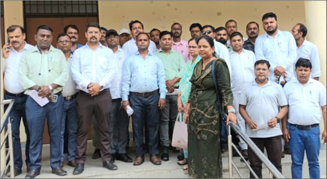 जौनपुर। शासन के निर्देशों के क्रम में जिला बेसिक शिक्षा अधिकारी समीर जी के नेतृत्व में बेसिक शिक्षा विभाग ने पीएम श्री विद्यालयों में तकनीक आधारित शिक्षण को बढ़