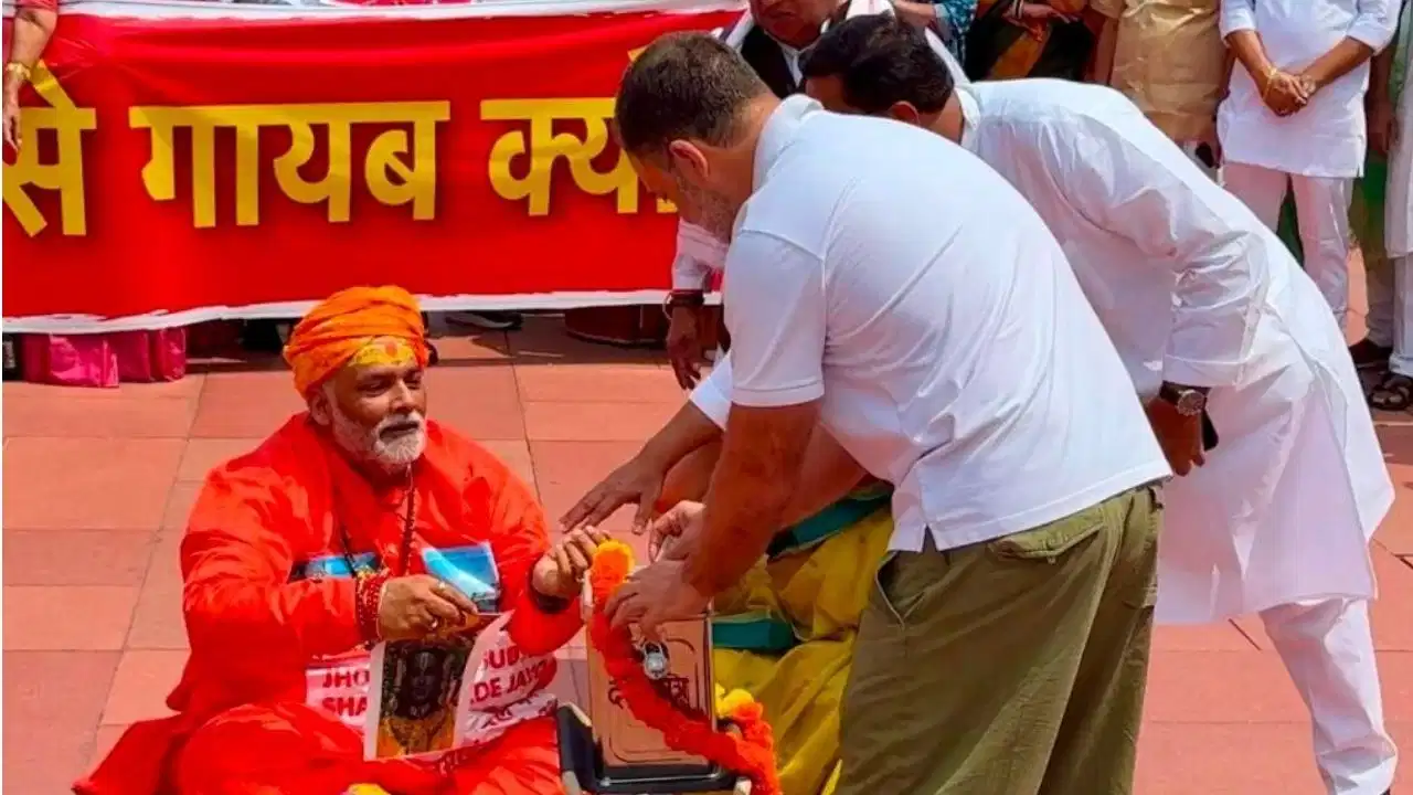 पप्पू यादव ने किया सनातन का अपमान…. साधु के वेष ने बढ़ाई सांसद की मुश्किलें, दिल्ली में दर्ज हुई शिकायत