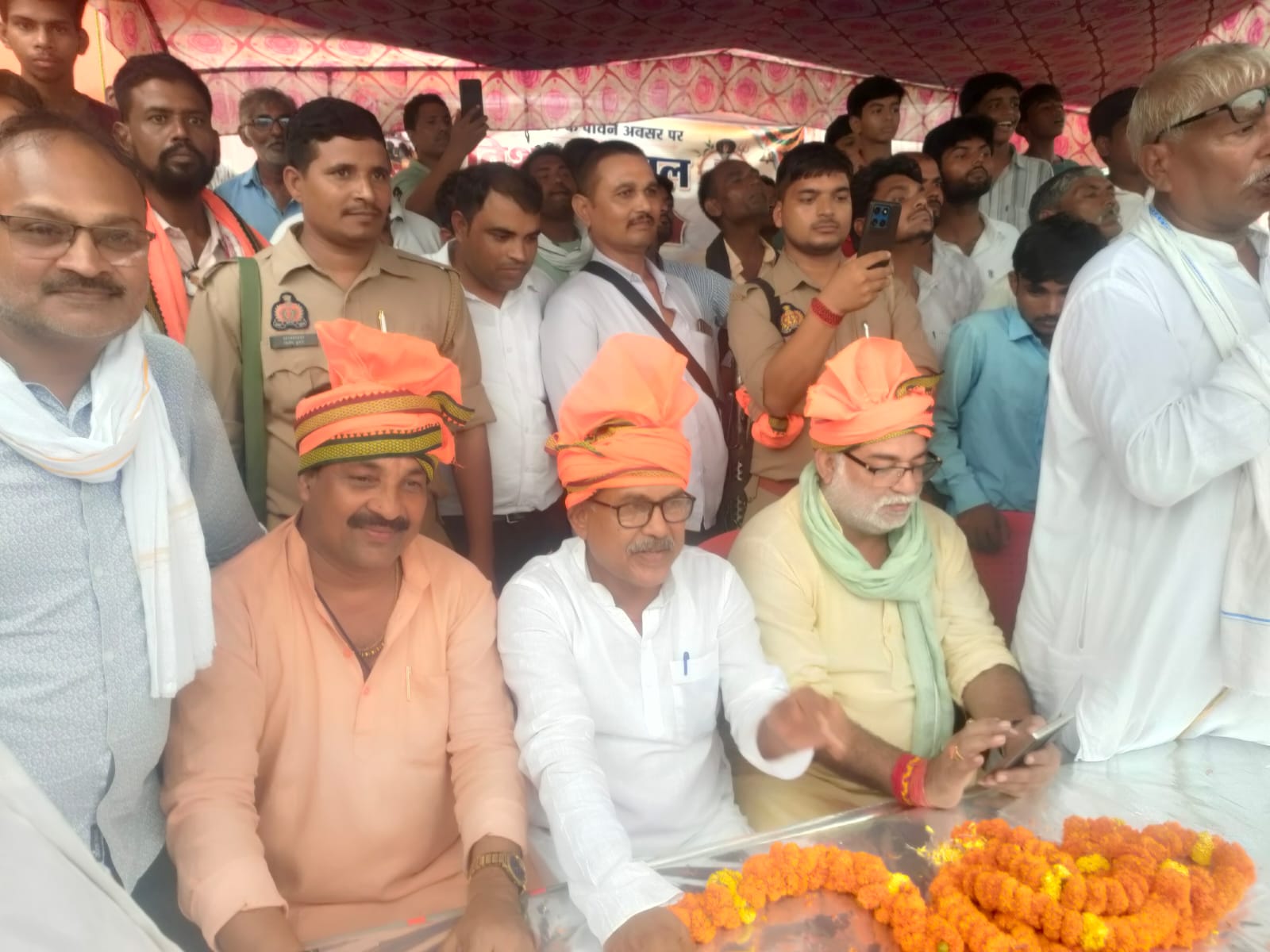 जौनपुर जनपद के मडियाहू नगर के मां चंडिका मंदिर धाम पर हर वर्ष की भांति इस वर्ष भी नाग पंचमी के पवन पर पर सोमवार को दंगल का कार्यक्रम आयोजित किया गया l