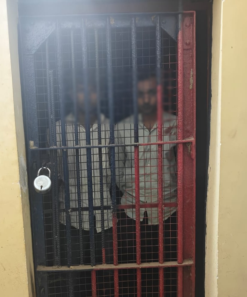 कैंपियरगंज में पिस्टल लहराने वाले दो युवक गिरफ्तार, आर्म्स एक्ट में मुकदमा दर्ज