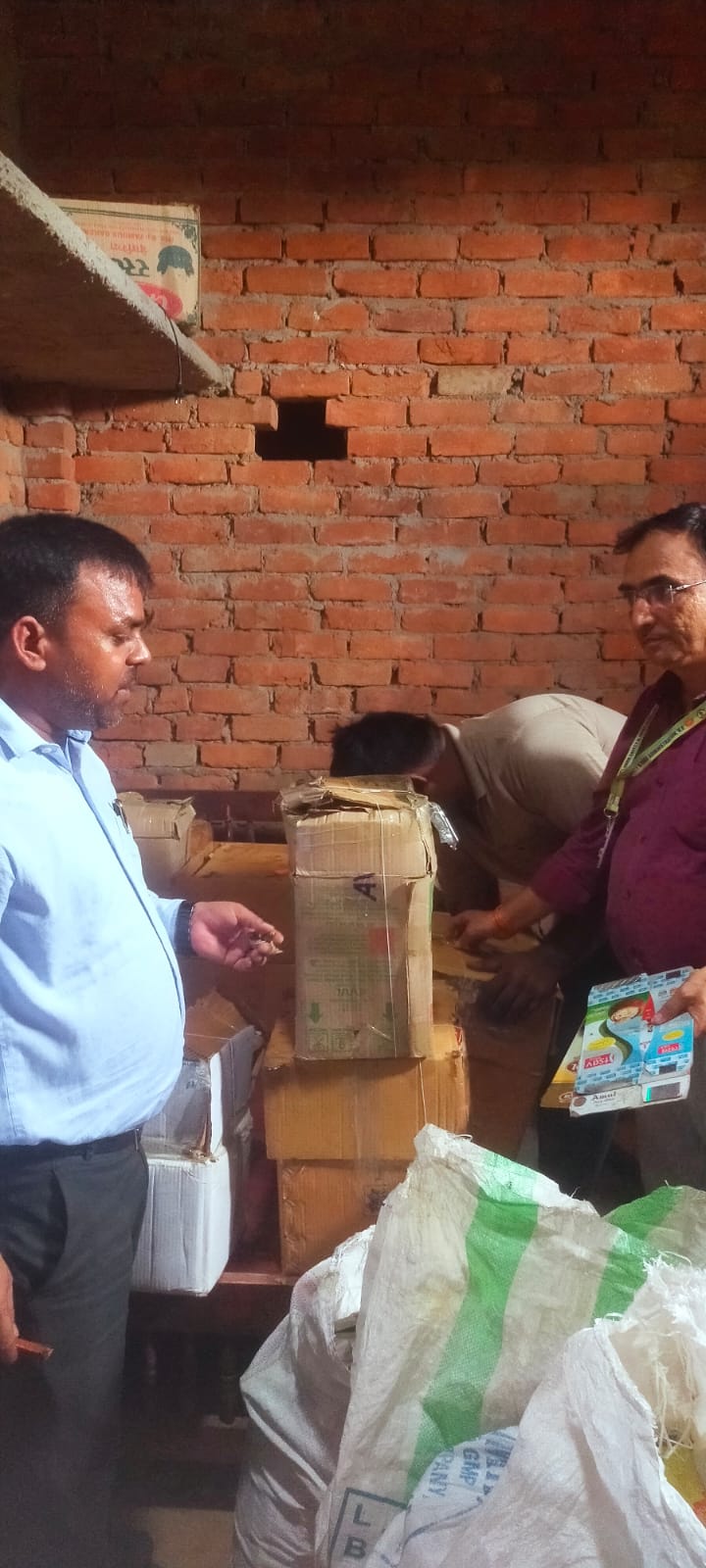 ब्रांडेड घी के नाम पर बड़ा फर्जीवाड़ा, गोरखपुर में फूड विभाग का छापा