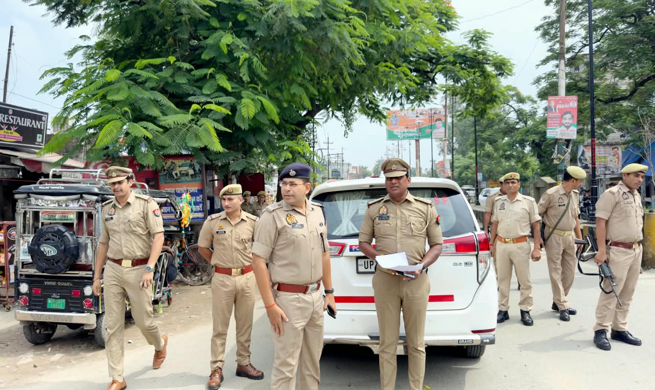 पुलिस अधीक्षक पीलीभीत ने शहर क्षेत्र में भ्रमण कर सुरक्षा एवं यातायात का लिया जायजा