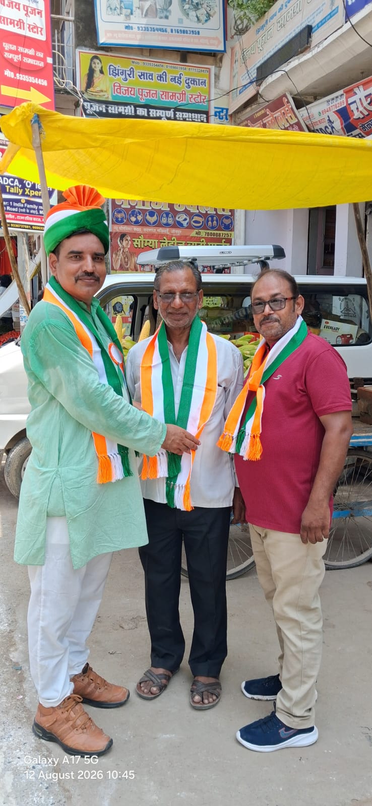 जौनपुर जनपद के मड़ियाहूं नगर पंचायत द्वारा बुधवार को भव्य तिरंगा यात्रा निकाली गई। भव्य तिरंगा यात्रा की अगुवाई अपर 