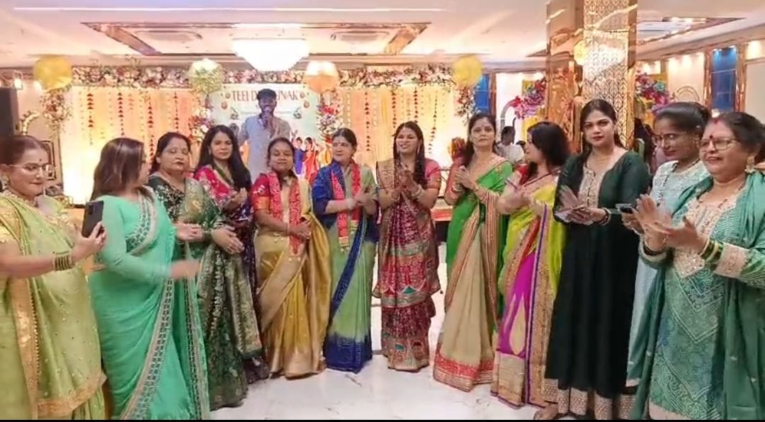 गोरखपुर में वरदान रेजिडेंसी में भव्य तीज सावन