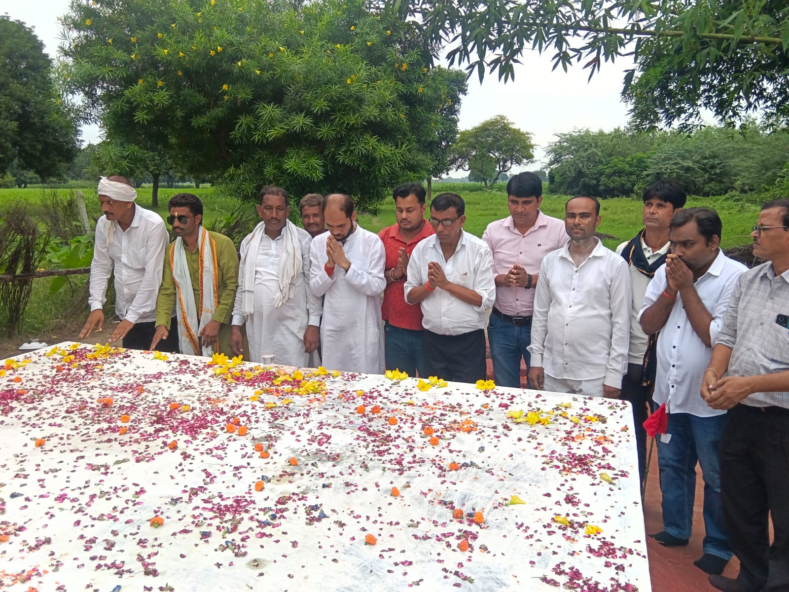 कानपुर देहात बिबियापुर निवासी सचान परिवार ने आज 16 अगस्त 2026 को पूजनीय माता श्रीमती सुखदेई सचान  की 28वीं पुण्यतिथि श्रद्धा और धूमधाम से मनाई। इस अवसर पर परिवा