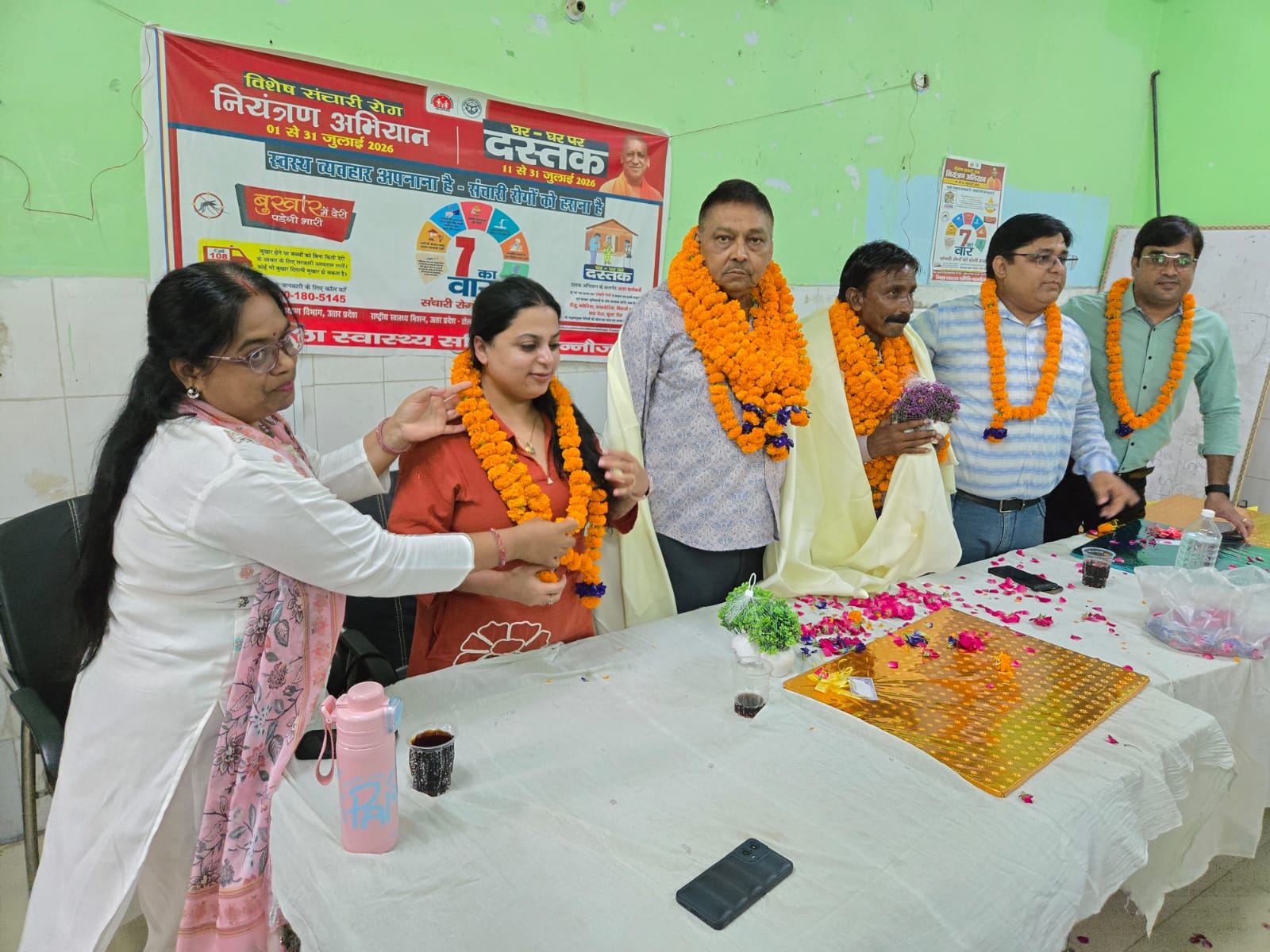 सेवानिवृत्त हुए तीन कर्मचारियों को दी भावभीनी विदाई
