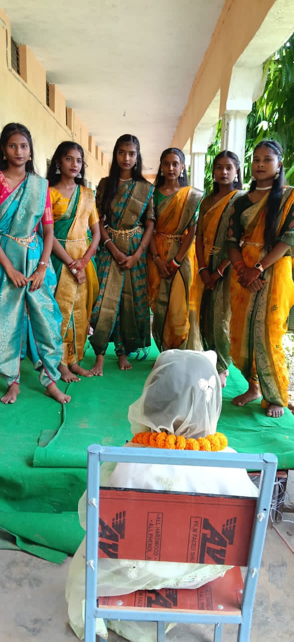 महात्मा गांधी शिक्षा निकेतन, मूसानगर,हलिया कानपुर देहात में 15 अगस्त स्वतंत्रता दिवस के अवसर पर आयोजित कार्यक्रम में विद्यालय के अध्यापक एवं छात्र-छात्राओं ने 