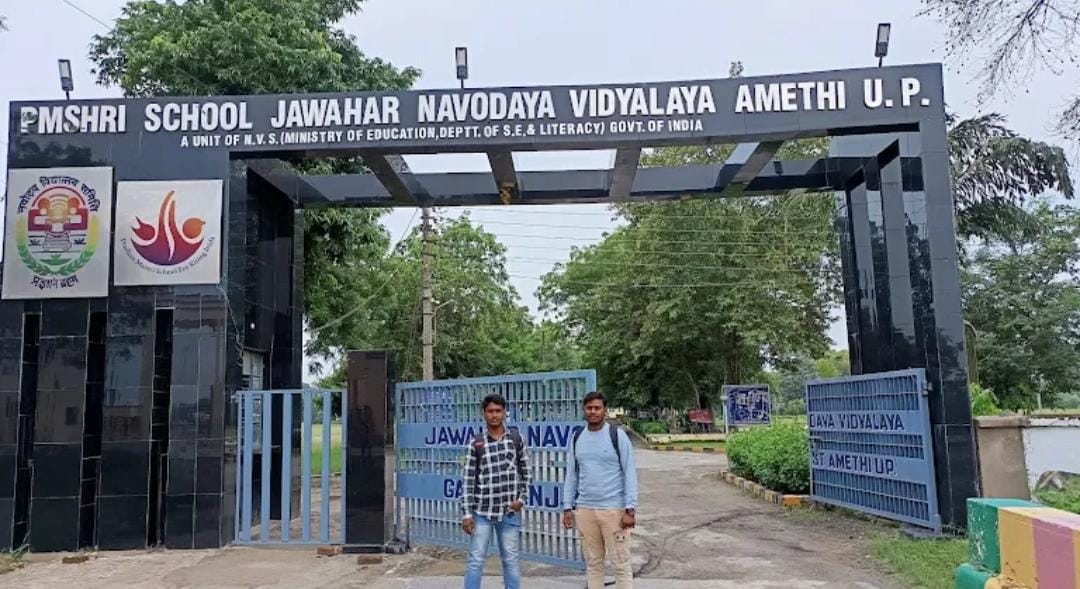 अमेठी के सिधौली गांव में खलिहान चकमार्ग से अतिक्रमण हटा हाईकोर्ट के आदेश पर राजस्व टीम की कार्रवाई