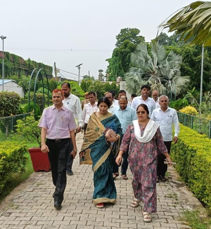 जौनपुर* 26 अगस्त। लोहिया पर्यावरणीय उद्यान पार्क के सौंदर्यीकरण और विकास को लेकर उद्यान विकास समिति की बैठक