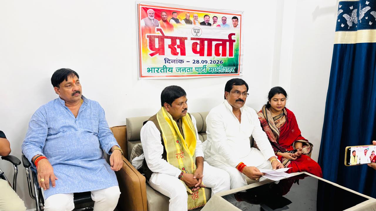 जौनपुर/ मड़ियाहूं     भारतीय जनता पार्टी मछलीशहर के जिलाध्यक्ष डॉ. अजय कुमार सिंह एवं जिला प्रभारी श्री दिनेश मौर्या ने मड़ियाहूं स्थित स्व. 