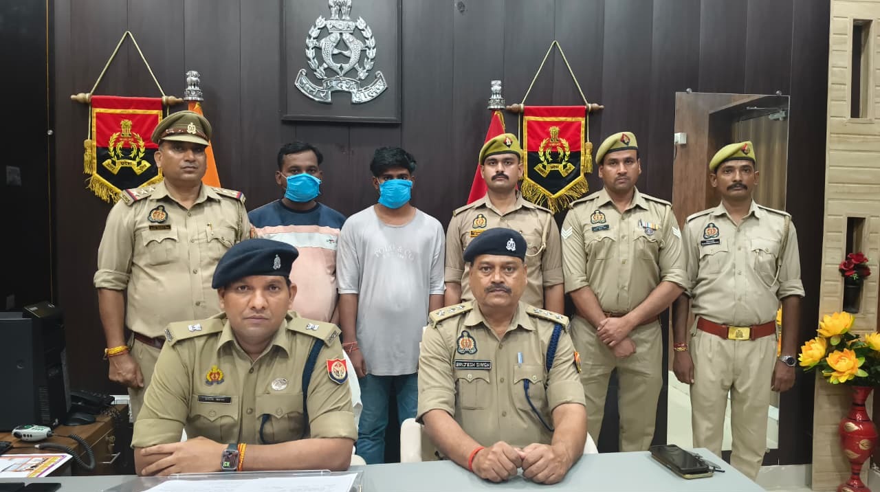 थाना साइबर क्राइम द्वारा CY-VAJRA अभियान के तहत फोन पे पर नाम सर्च करके CRIME BRANCH LUCKNOW का डर दिखाकर ठगी करने वाले 02 अभियुक्तों को किया गया गिरफ्तार-