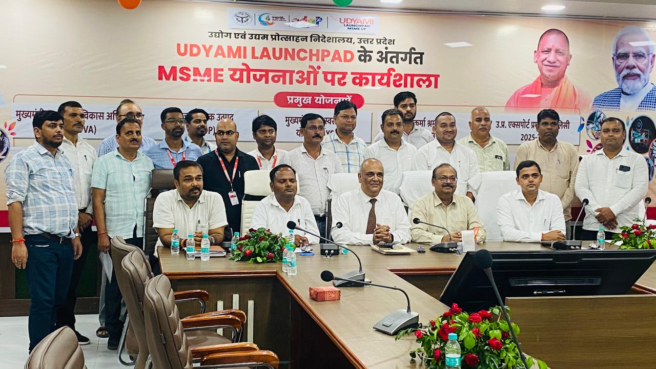 जौनपुर।* युवाओं को स्वरोजगार से जोड़कर आत्मनिर्भर बनाने के उद्देश्य से कलेक्ट्रेट सभागार में बुधवार को मुख्यमंत्री युवा उद्यमी विकास अभियान योजना के 