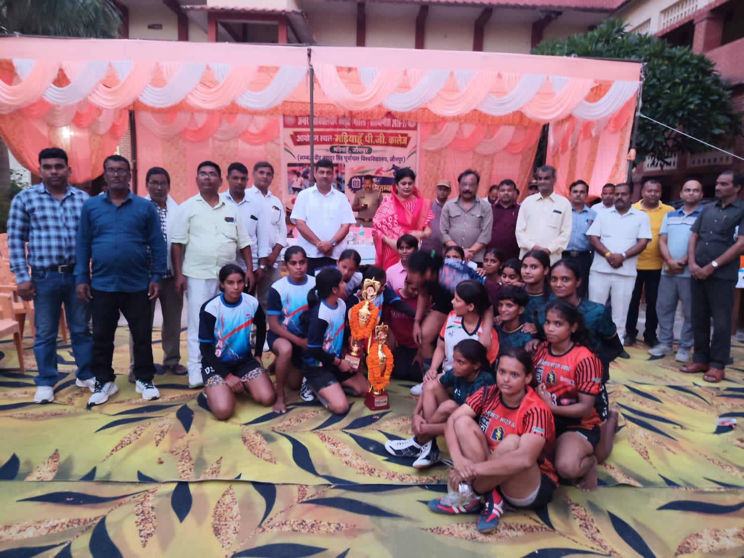 *सेवा संकल्प अभियान के तहत नशा मुक्ति शपथ कार्यक्रम सम्पन्न*  जौनपुर/मड़ियाहूं    सेवा संकल्प अभियान के अंतर्गत 28 सितंबर 2026 को मड़ियाहूं पी.जी. कॉलेज, मड़िया