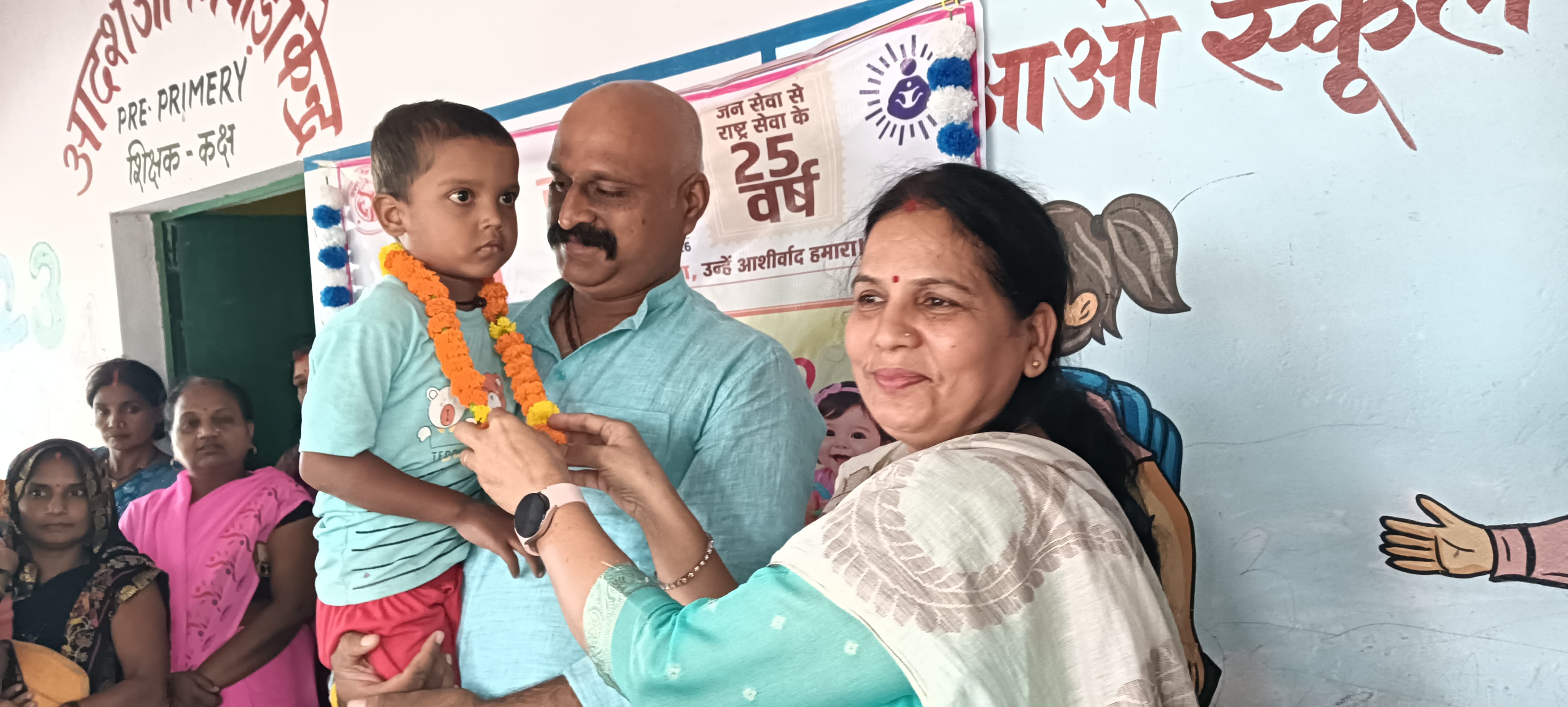 जौनपुर   सेवा संकल्प अभियान के तहत बाल विकास परियोजना रामनगर द्वारा आंगनबाड़ी केंद्र शिवपुर में आयोजित हेल्दी बेबी प्रतियोगिता